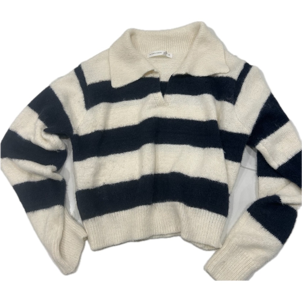 ALTAR’D STATE Blue + Ivory Sweater
Women’s Medium
